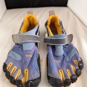 Vibram women’s FiveFingers Blue and Yellow Shoes 7.5